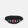 Jordan Crossbody Bag - Riñonera - Black