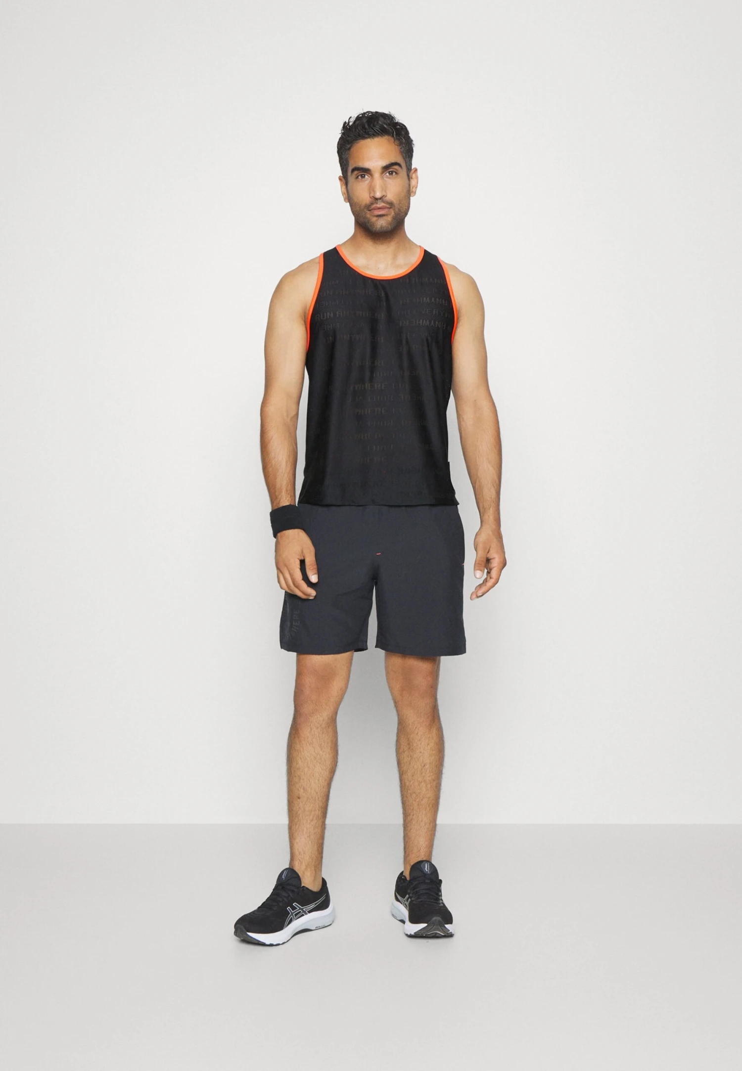 Under Armour Run Everywhere Singlet - Top - Black/Beta/Reflective 2 Under Armour Run Everywhere Singlet - Top - Black/Beta/Reflective - Imagen 2