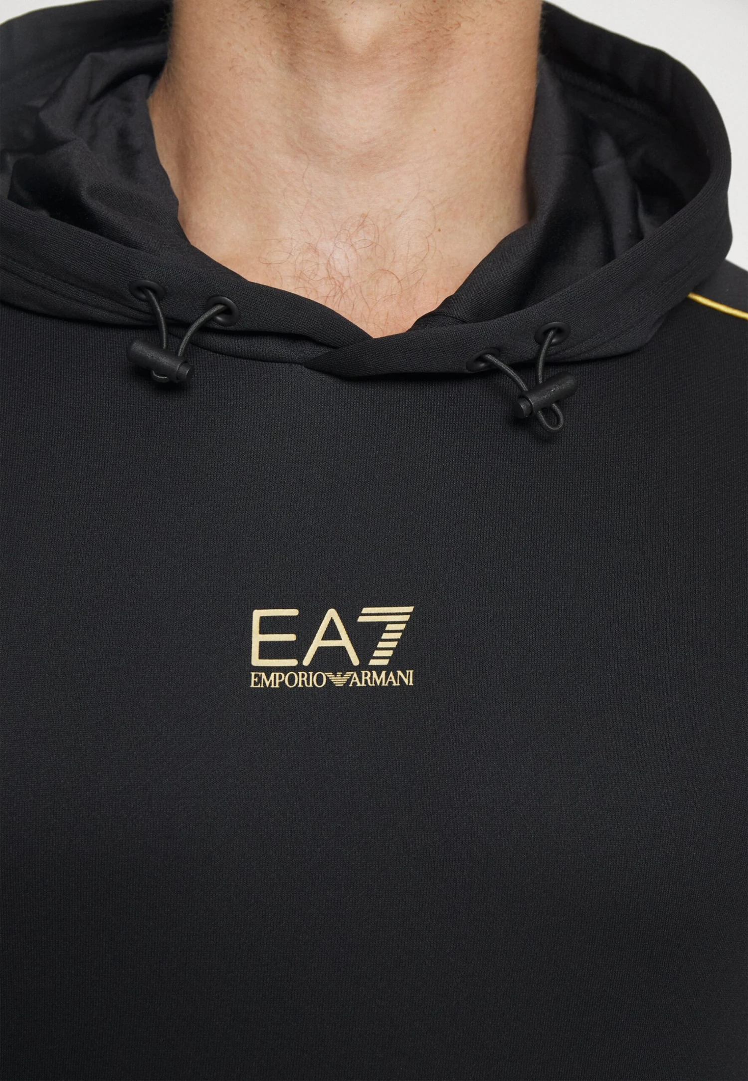 EA7 Emporio Armani Train Core Hoodie - Jersey Con Capucha - Black/Gold 5 EA7 Emporio Armani Train Core Hoodie - Jersey Con Capucha - Black/Gold - Imagen 5