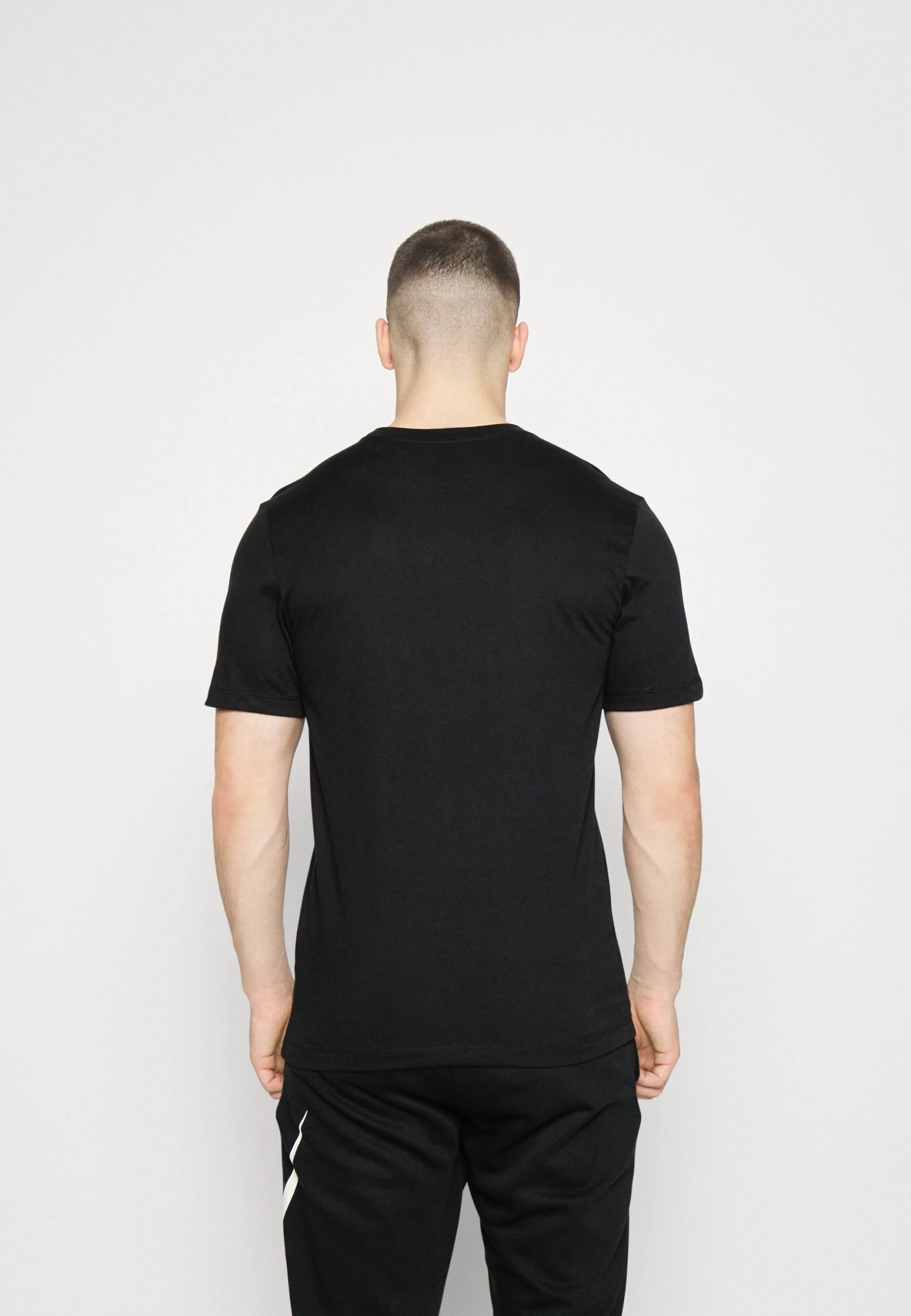 Nike Performance Tee Wild Card - Camiseta Deportiva - Black 3 Nike Performance Tee Wild Card - Camiseta Deportiva - Black - Imagen 3