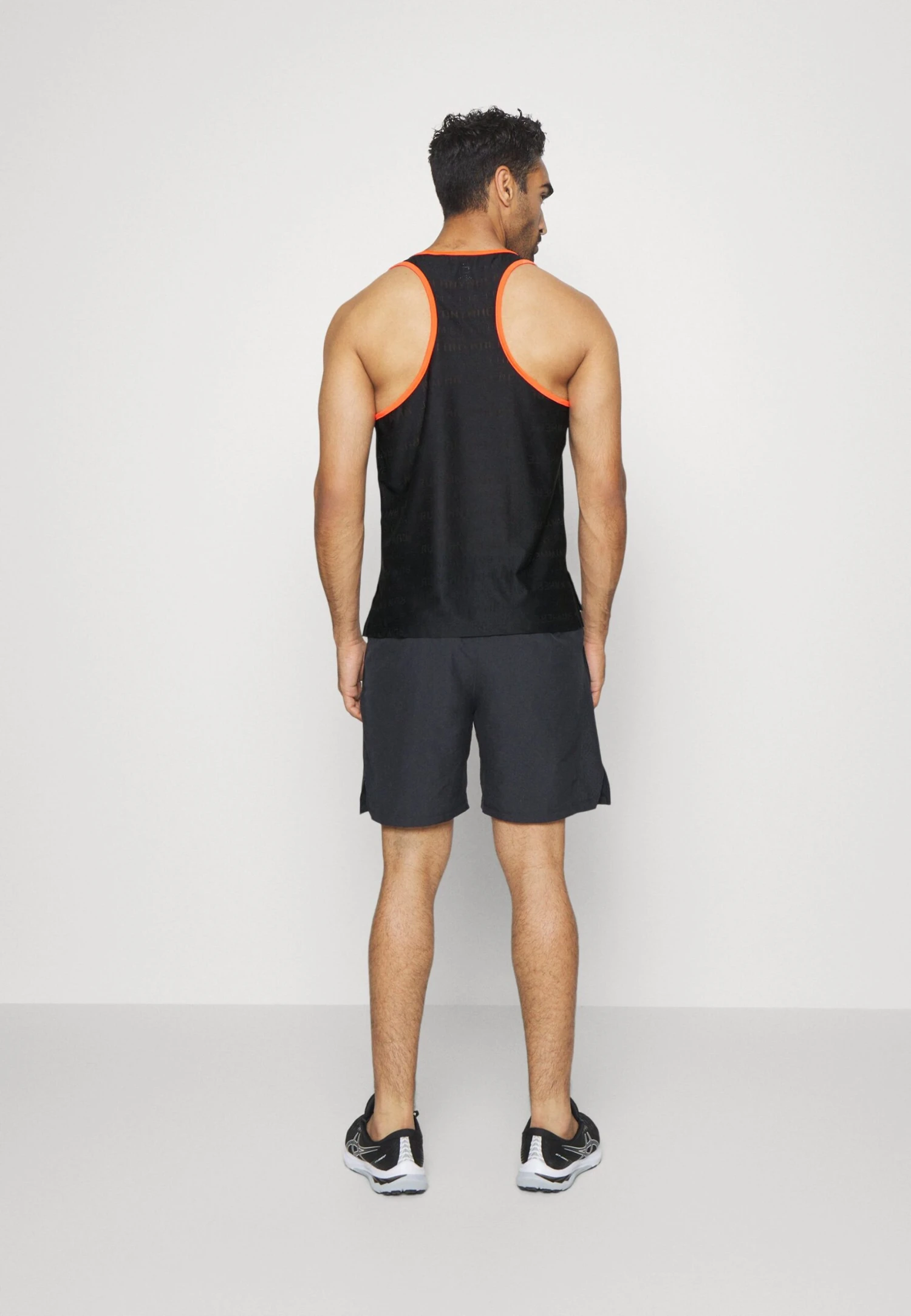 Under Armour Run Everywhere Singlet - Top - Black/Beta/Reflective 1 Under Armour Run Everywhere Singlet - Top - Black/Beta/Reflective