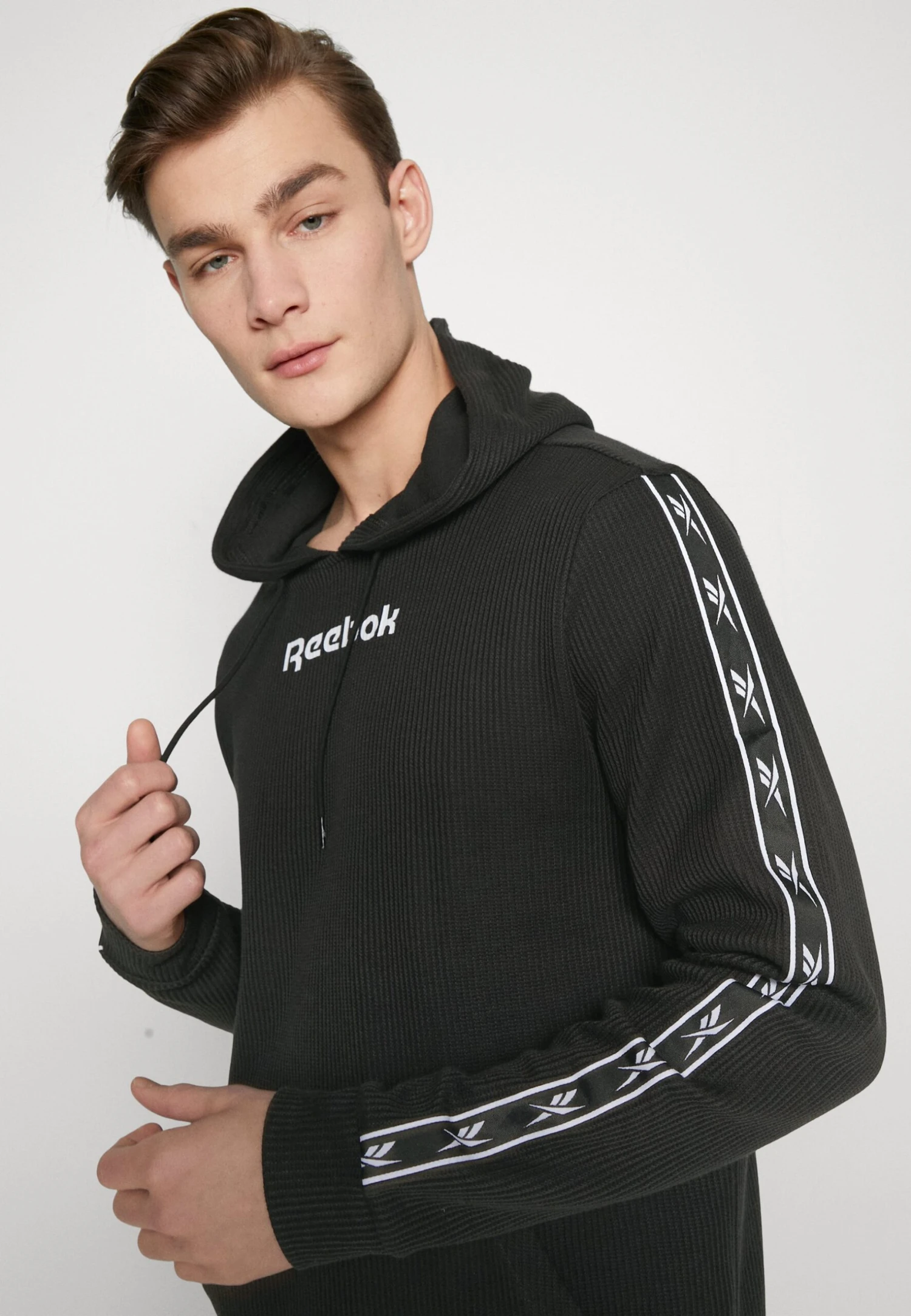 Reebok Ri Vector Tape Oth- Jersey Con Capucha - Black 4 Reebok Ri Vector Tape Oth- Jersey Con Capucha - Black - Imagen 4