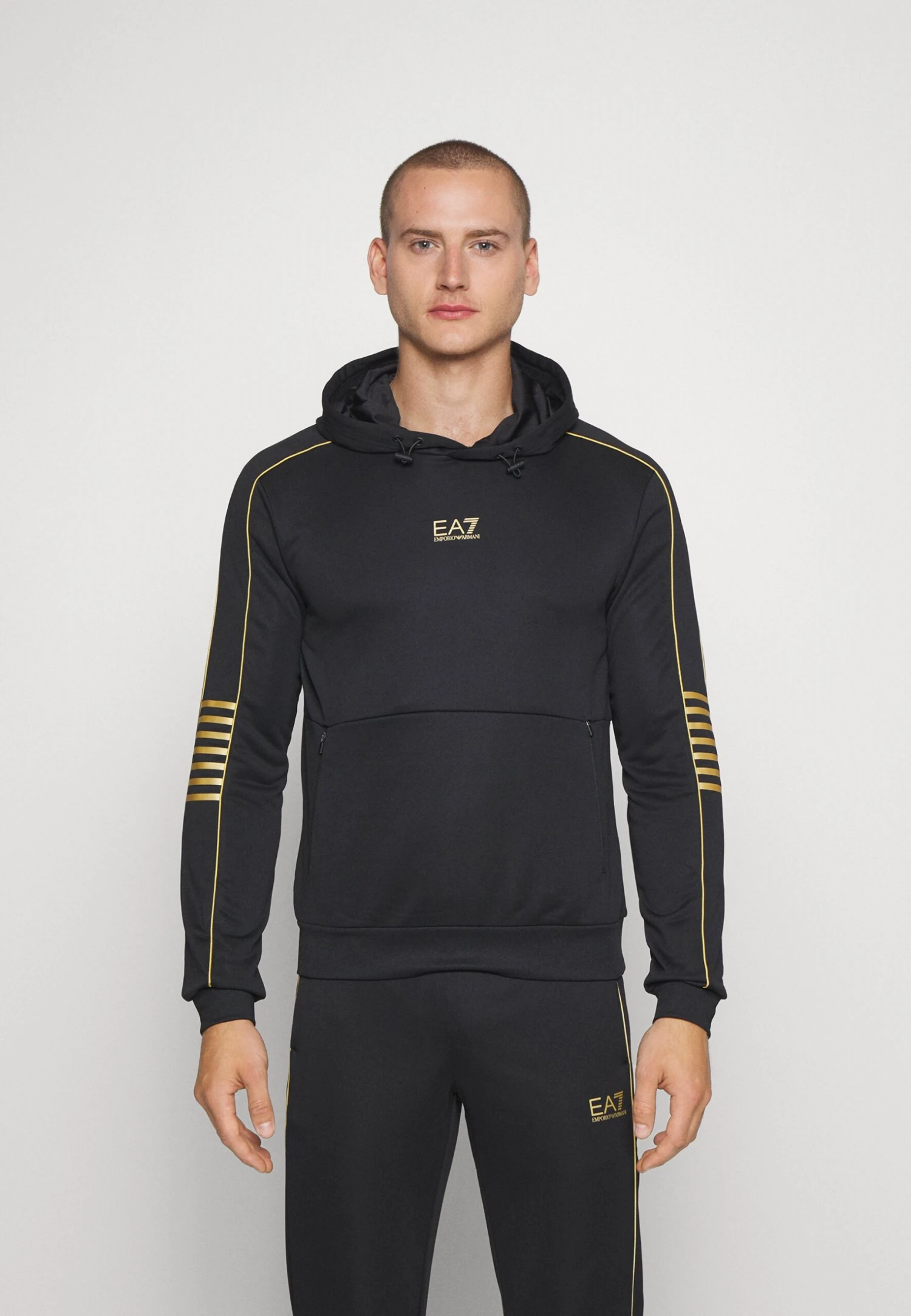 EA7 Emporio Armani Train Core Hoodie - Jersey Con Capucha - Black/Gold 1 EA7 Emporio Armani Train Core Hoodie - Jersey Con Capucha - Black/Gold